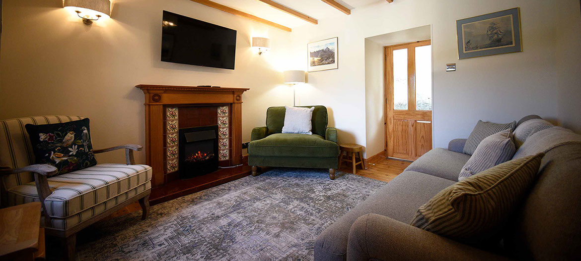 Caberfeidh Boat House contains a cosy living room with electric fireplace widescreen TV and comfortable seating