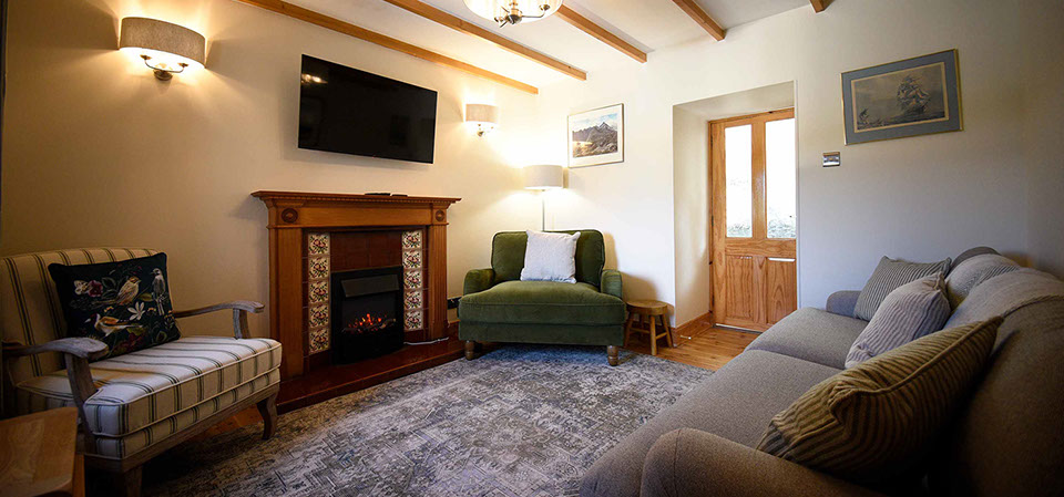 Caberfeidh Boat House contains a cosy living room with electric fireplace widescreen TV and comfortable seating