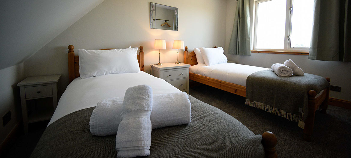 Our self catering accommodation cottage located near Portree contains twin beds with sea views