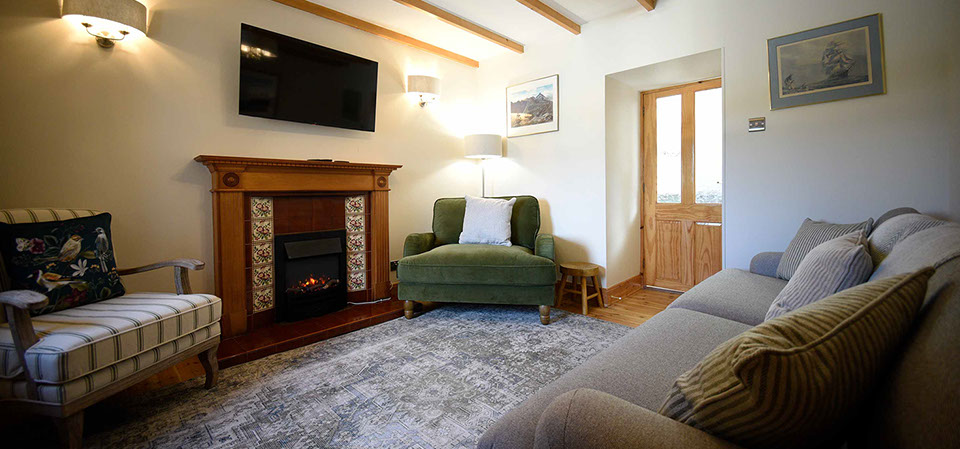 Caberfeidh Boat House self catering accommodation contains a cosy living room with widescreen TV electric fire and comfortable seating