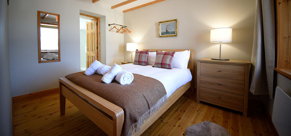 Caberfeidh Boat House self catering accommodation near Portree contains comfortable beds with sea views