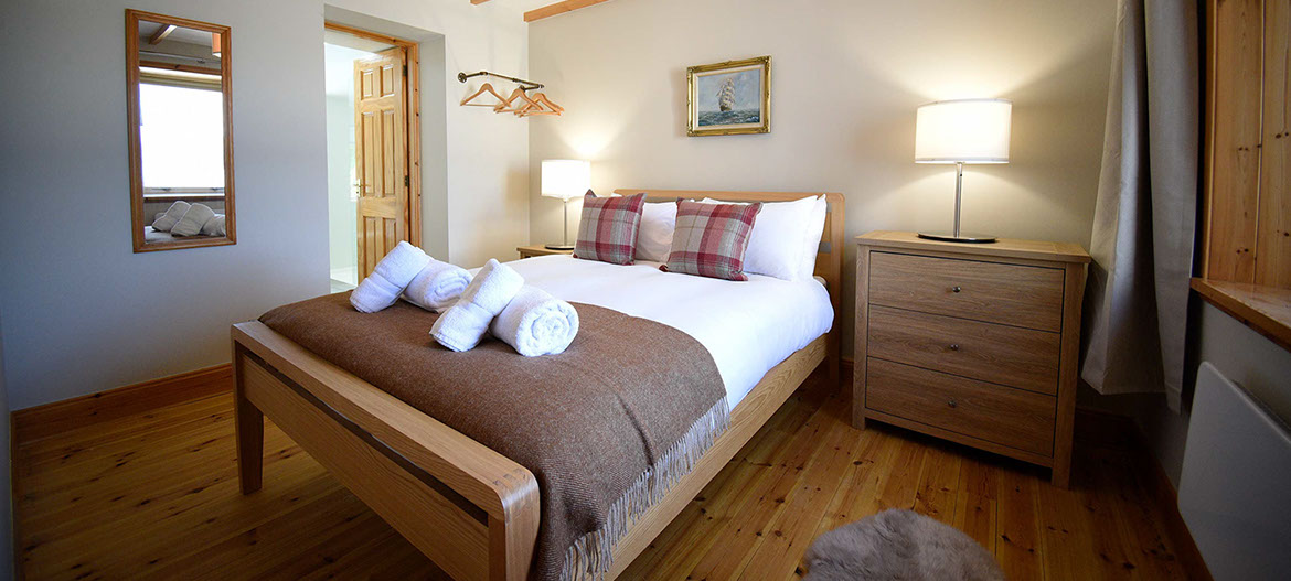 Caberfeidh Boat House self catering accommodation with sea views of Portree Bay and comfortable double beds