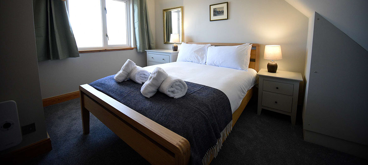 Caberfeidh Boat House contains a comfortable double bed with sea views of Portree Bay self catering accommodation