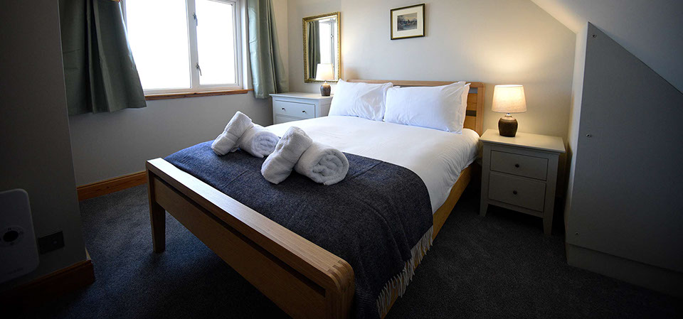 Caberfeidh Boat House contains a comfortable double bed with sea views of Portree Bay self catering accommodation