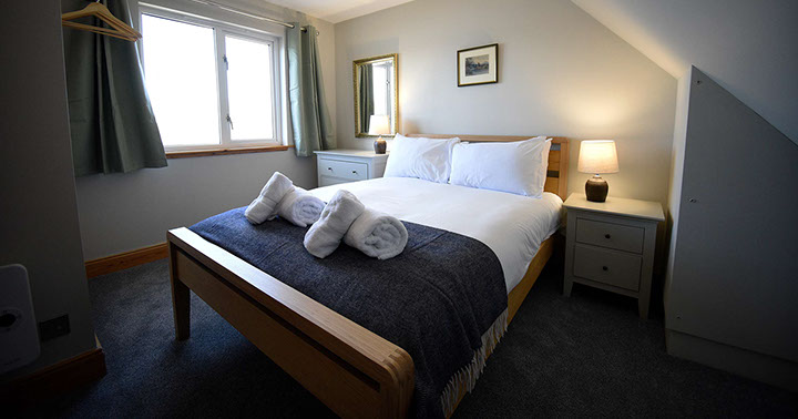 Caberfeidh Boat House contains a comfortable double bed with sea views of Portree Bay self catering accommodation