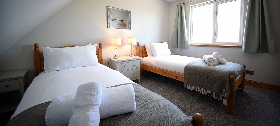 Caberfeidh Boat House contains a comfortable twin room with all bedding and linen provided