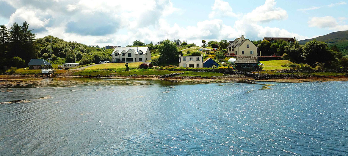 Caberfeidh Boat House offers amazing sea and mountain views located near Portree self catering accomodation cottage