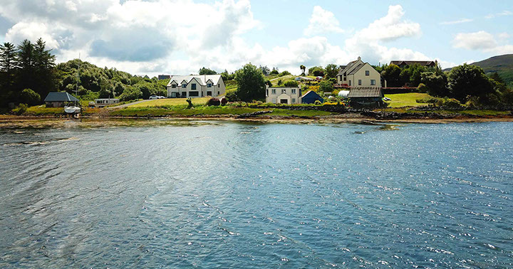 Caberfeidh Boat House is a self catering accommodation located near Portree with amazing sea and mountain views