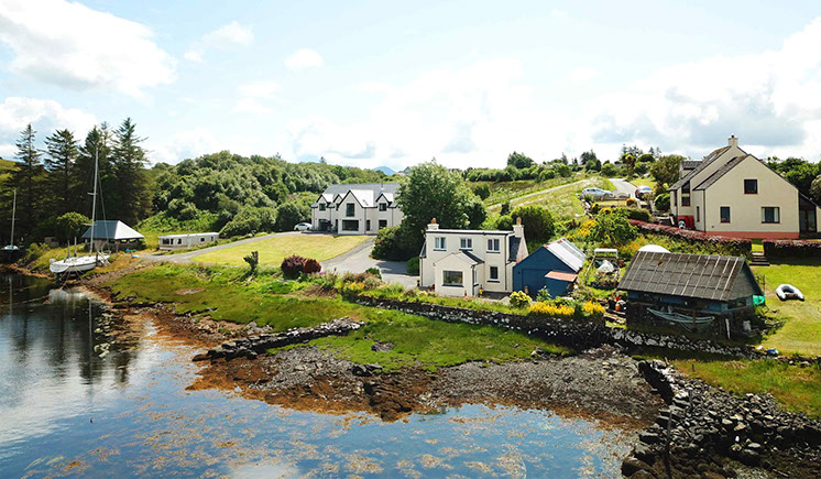 Caberfeidh Boat House self catering accommodation cottage is located in a peaceful area near Portree