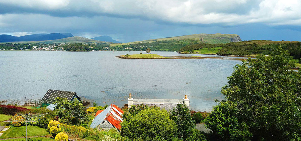 Caberfeidh Boat House is located near Portree on the Isle of Skye looking on to amazing sea and mountain views 
